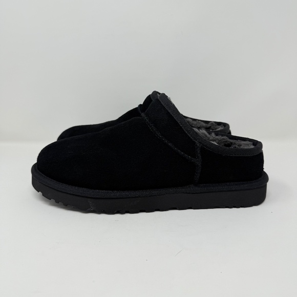 New UGG Classic Slipper In Black Women's Sz 10 - Picture 8 of 16